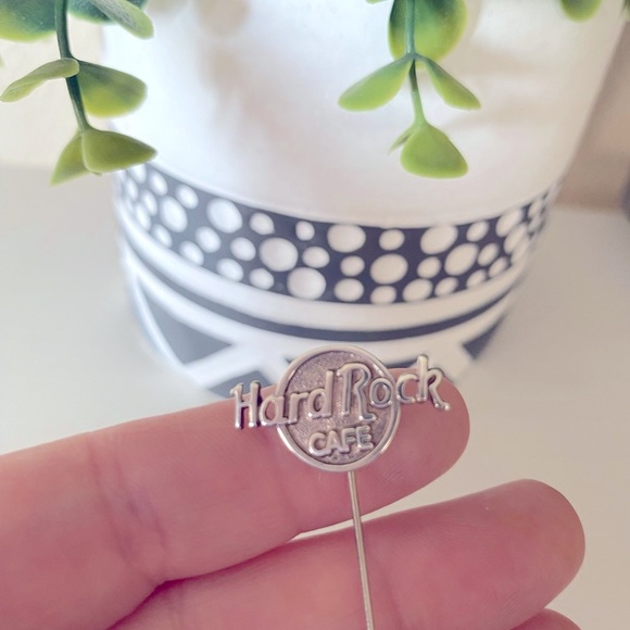 Hard Rock Cafe 1 Year of Service Staff Pin/Brooch Sterling Silver 2" - Picture 2 of 5